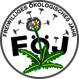 Linkziel: Link zum Beitrag mit dem Thema ThüringenForst unterstützt Freiwilliges Ökologisches Jahr ; Bildinhalt: Logo bestehend aus einer Grafik von einem Löwenzahn umrahmt von dem Schriftzug Freiwilliges ökologisches Jahr sowie die Großbuchstaben FöJ hinter dem Löwenzahn.