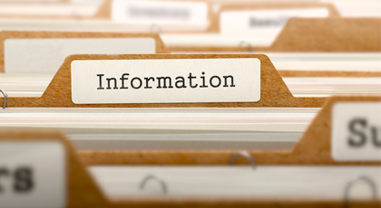 Aktenordner auf Naturpapier mit Registeraufschrift "Information"