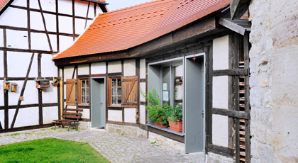 Gepflegtes Fachwerkhaus mit angrenzendem Nebengelass (auch im Fachwerkstil)